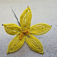 fem-bladet-gul-orange-midte-glasperle-blomst-french-beaded-flower-gammel